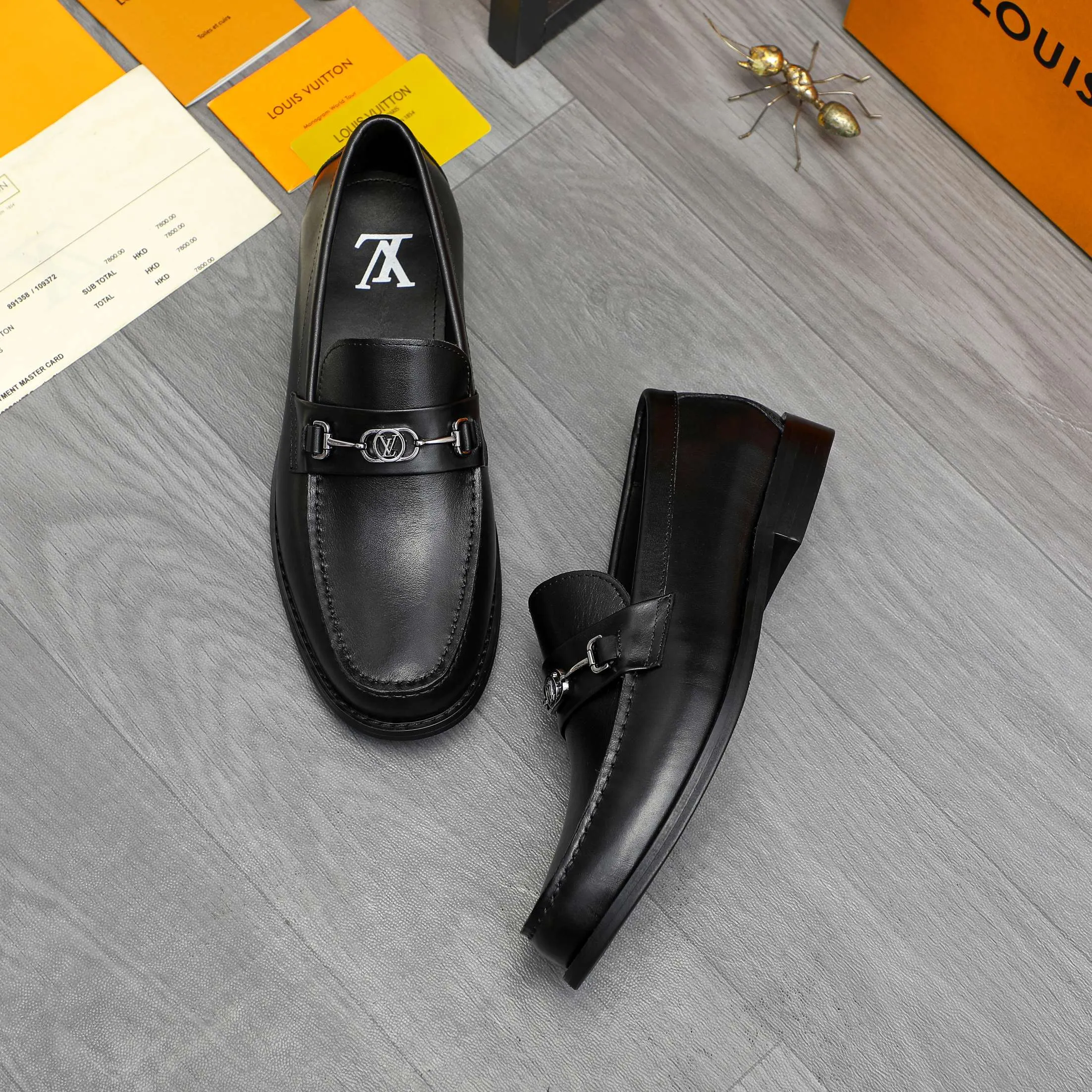 Men's shoes 💰p460 Product trademark: LV (Louis Vuitton) business slip-on leather shoes Regular size: 38-45 (45 is custom-made and non-returnable) Product materials: Selected high-quality cowhide upper, cowhide lining, original rubber outsole
